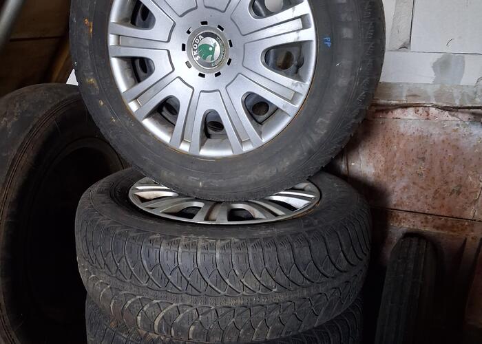 Grajewo ogłoszenia: Sprzedam komplet kół na stalowych felgachz oginalnymi kołpakami...